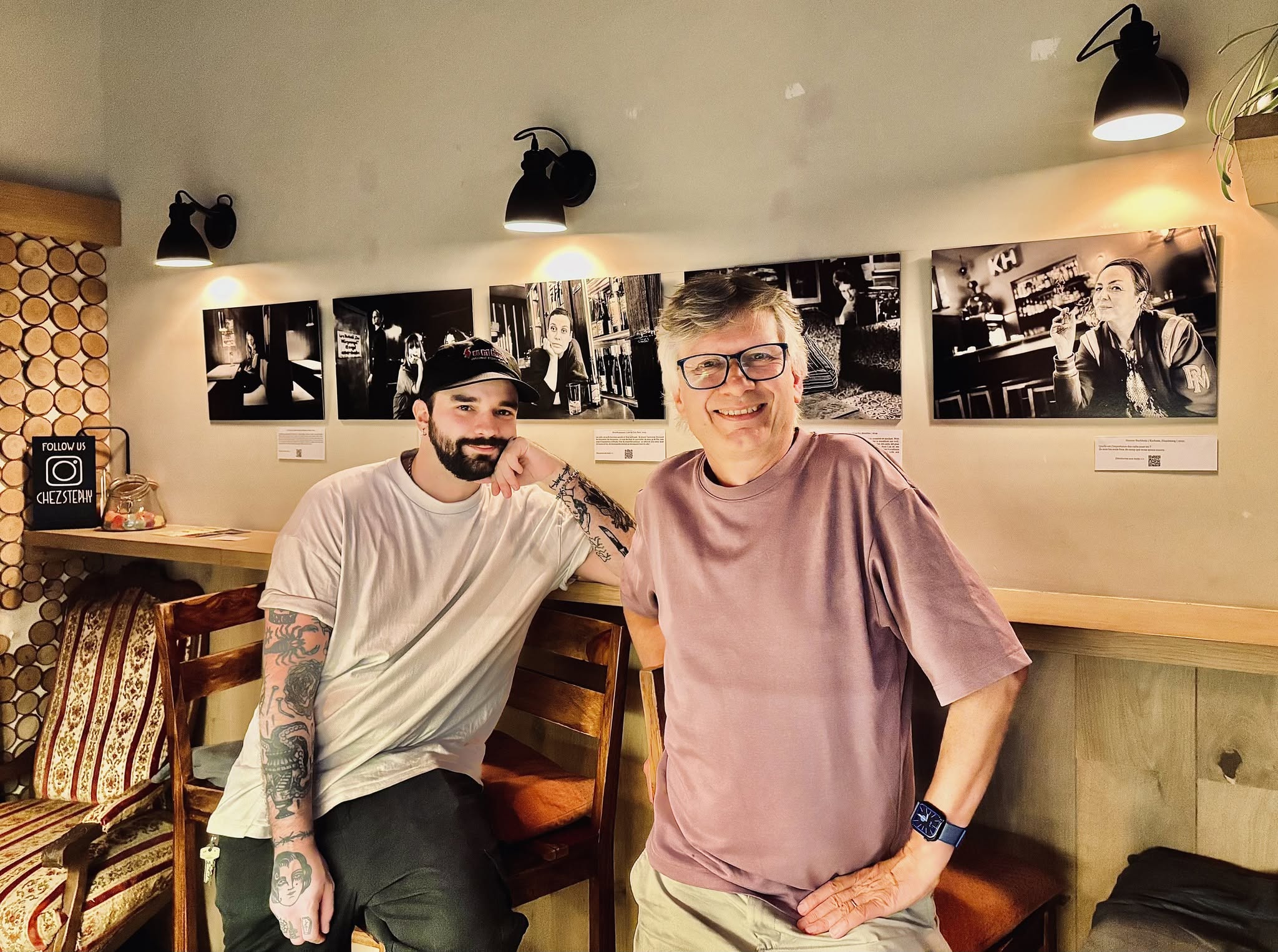 Portraits d'auteur(e)s dans les cafés d’Europe, Chez Stephy, Bruxelles, 2025